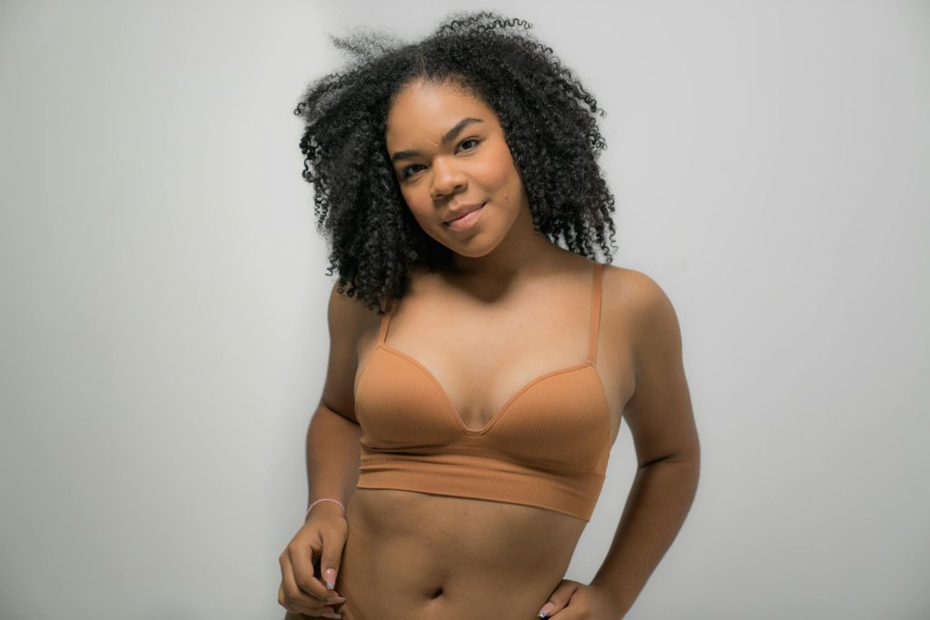 Redescubriendo la feminidad: Cómo potenciar la autoestima femenina después de los 50 años - como melhorar a Autoestima depois dos 50 anos